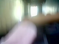 bajo la falda en el bus