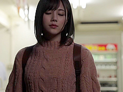 寝取り映像で鬱勃起！大好きな彼女をオッサンに○される