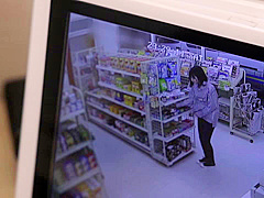 寝取り映像で鬱勃起！大好きな彼女をオッサンに○される