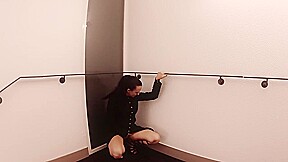 en bonne salope je pompe un inconnu dans l escalier