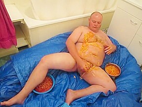 fat man loves WAM and sploshing alone beans spaghetti