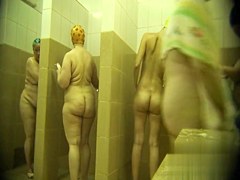 in public pool showers 643