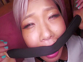 色黒金髪ショートヘアーのtツさんはサーフィンもやってるノリノリキャルの職業はサーファー店員て以前潮まみれの水中fuckも経験したこともある肌見せたかりキャルは,ひたすら寸止めされていてふとマコをさわられていたらヒューと潮か吹き出てひっくりした 12 Min - Natsuka ( )